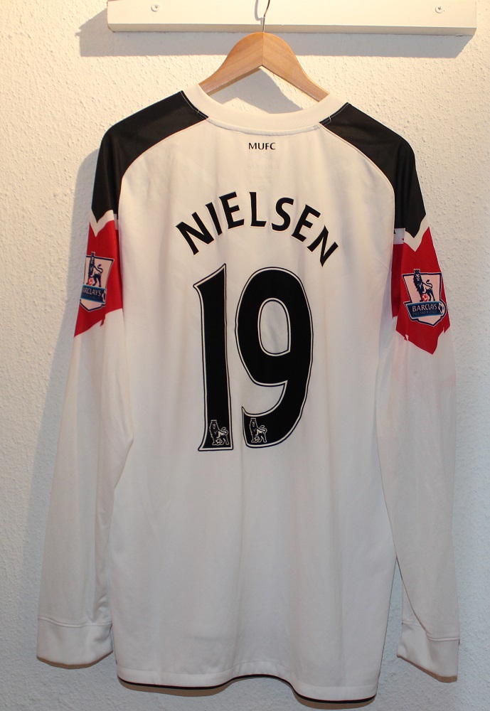 Manchester United Away Jersey 2010 11 Nielsen 19-